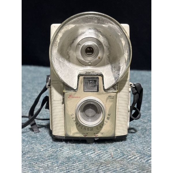  Kodak Brownie Starflash Camera