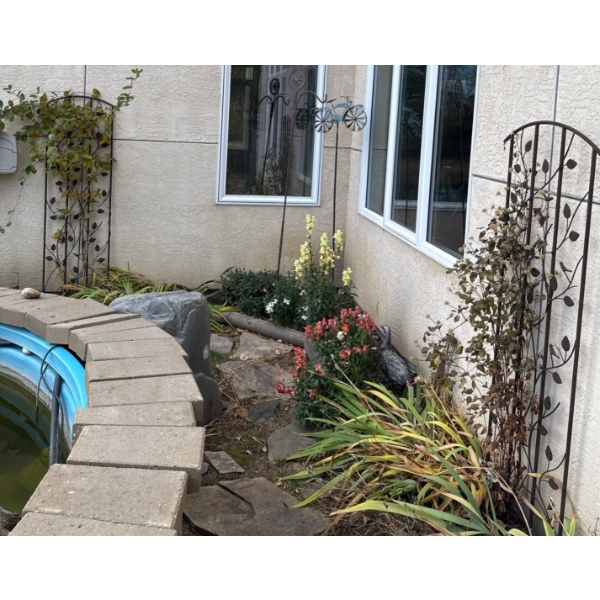 Assorted Metal Trellises w/ Multiple Yard Ornaments