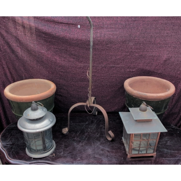 Outdoor Garden Lot With 2 Ceramic Pots, 2 Metal Lanterns And Metal Hook Stand