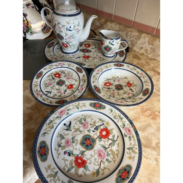 All Contents Of Upper Kitchen Cupboards. Including A Set Of 8 Royal Traditions Ming Dynasty Fine Por