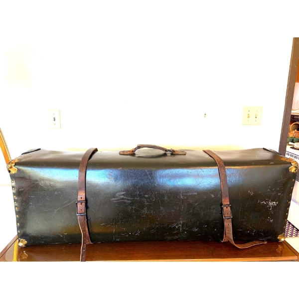 1920 Neu-Age Luggage Company Wardrobe Trunk. Beautiful Leather Bindings, Made in Calgary 47"x15"