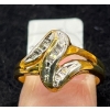 Image 2 : 10K Gold and Diamond Ring (total weight 2.3g)