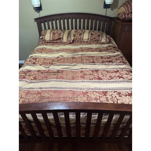 Queen Bed w/ Bedding, Mattress, Box Spring, and Wood Frame 