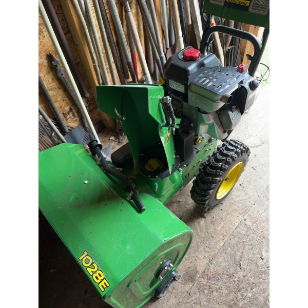 John Deere 1028E Snow BlowerNew condition