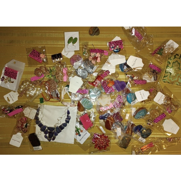 Large Assortment of Fine Jewelry & Costume Jewelry Pieces  Neck Laces, Braceletts, 