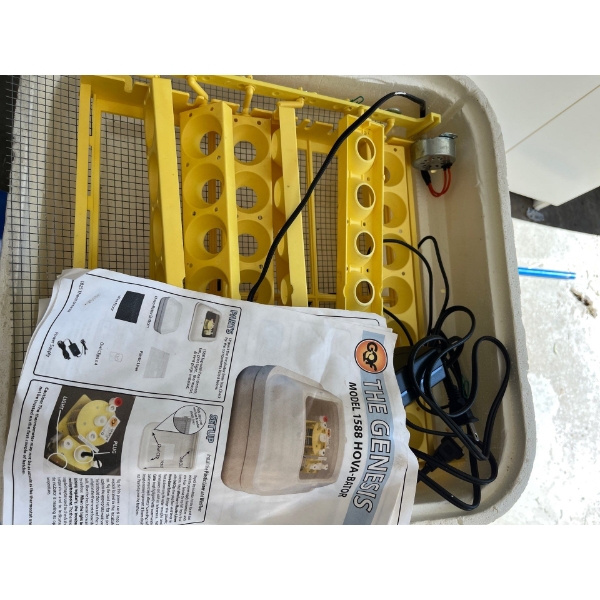  the Genniss Egg Incubator Model 1588 Hova Baylor