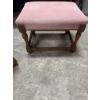 Image 5 : Vintage Console Table with Matching Ottomans, 56 x 17 x 27 Inches
