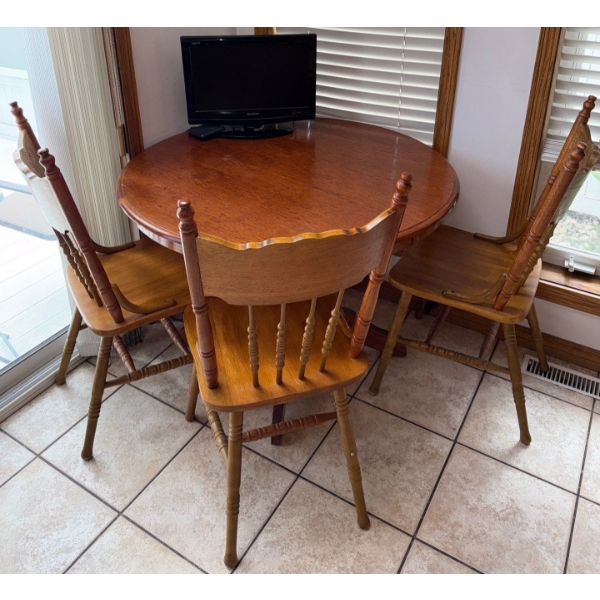 Solid Oak Dining Table w/ 4 Pressback Chairs