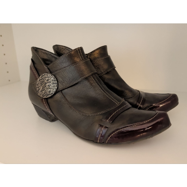 Assorted Women's Footwear - Genuine Leather - Like New Size 7-8