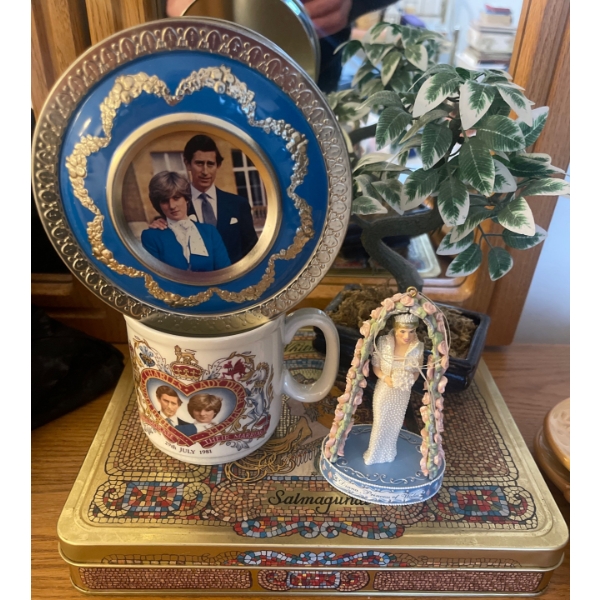 Royal Family Collectables & Folklore - Princess Di The Queen & Meagan Markel