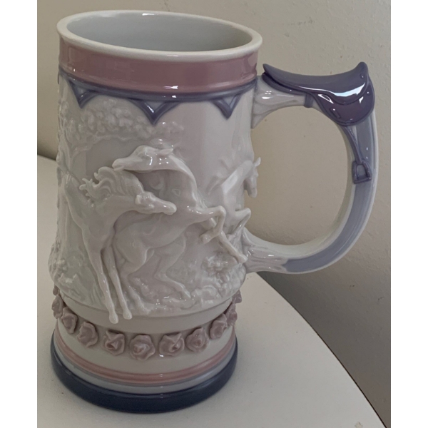 LLADRO Porcelain Gorgeous Stein  - 6.25T 
