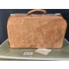Image 3 : Trio Of Luggage! 2 Older Hardtops, Old Linens, Leather Doctors Bag- Beige Clasps Broken**