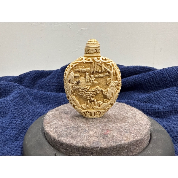 Carved Village Snuff Bottle with Spoon 3H