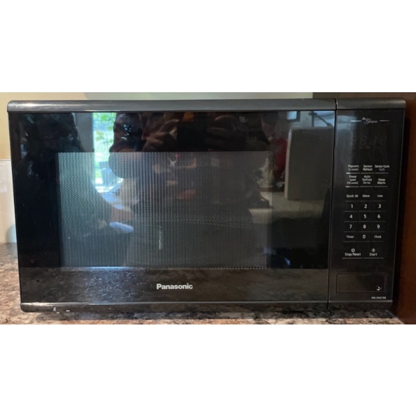 Panasonic 'The Genius' Microwave NN-SG676B