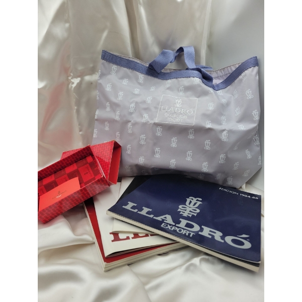 LLADRO Porcelain - Collectors Society Accessories 