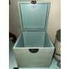 Image 7 : Lot: Metal Wall Cone, Two-Tier Basket, Wood Box, Basket Tin, Bird Hooks