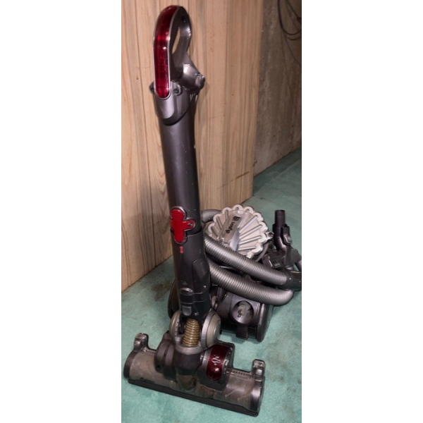 DYSON Canister Vacuum Mo.