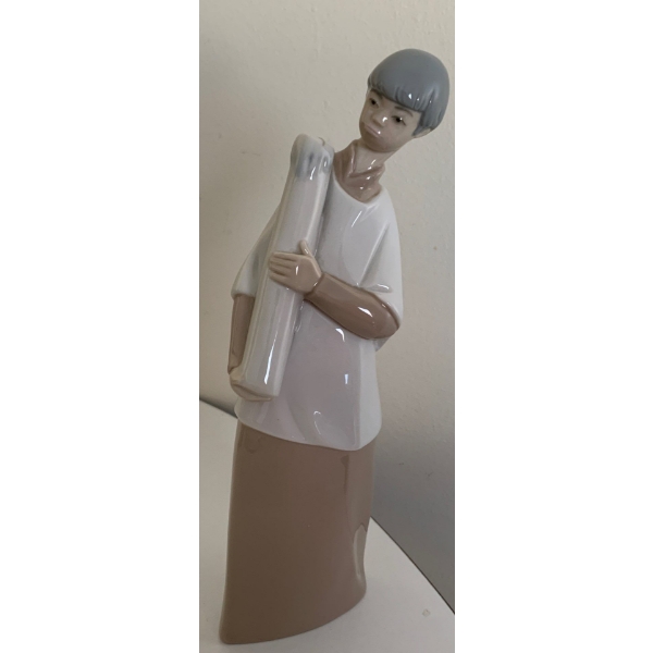 LLADRO Porcelain Choir Boy Figure - 9T 