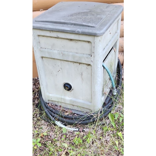 Yardworks Garden Hose Box 21 W, 21 D, 30 T, Includes Hose 