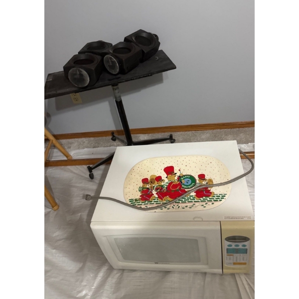 Vintage White-Westinghouse Microwave Model No. WMW-68118C w/ Wharfadale Speakers (loose?) & Table