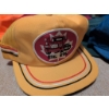 Image 12 : 34 Vintage and Branded Baseball Hats with Two Reflective Safety Vests