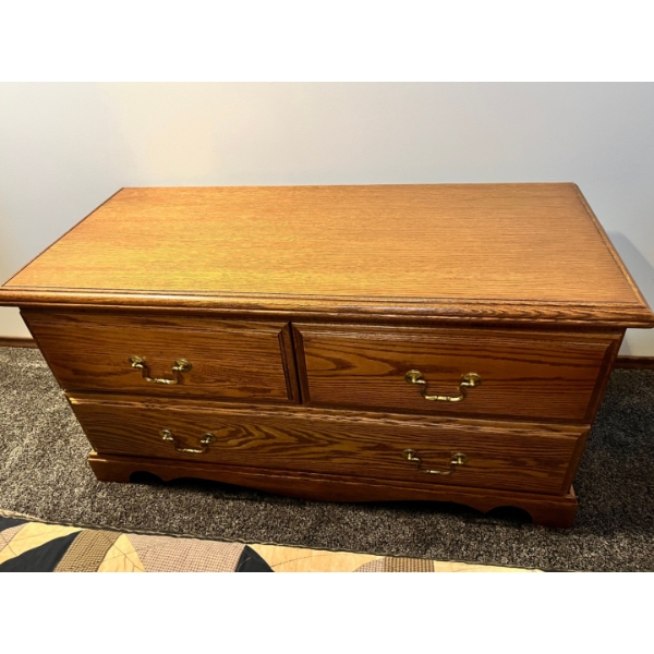 Beautiful cedar hope chest contents, not included very well built and taken care of 40 L 21 H 18D