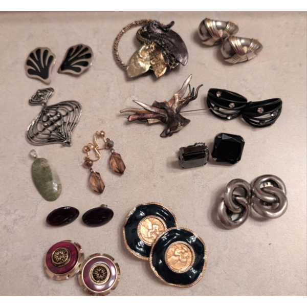 Vintage Costume Jewelry Clip On Earrings