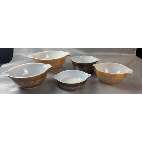 PYREX 'Woodland' Mixing Bowl Collection 