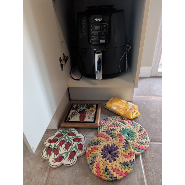 Ninja Air Fryer with Assorted Kitchen TrivetsÂ 