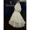 Image 2 : Royal Daulton - The Bride 8T