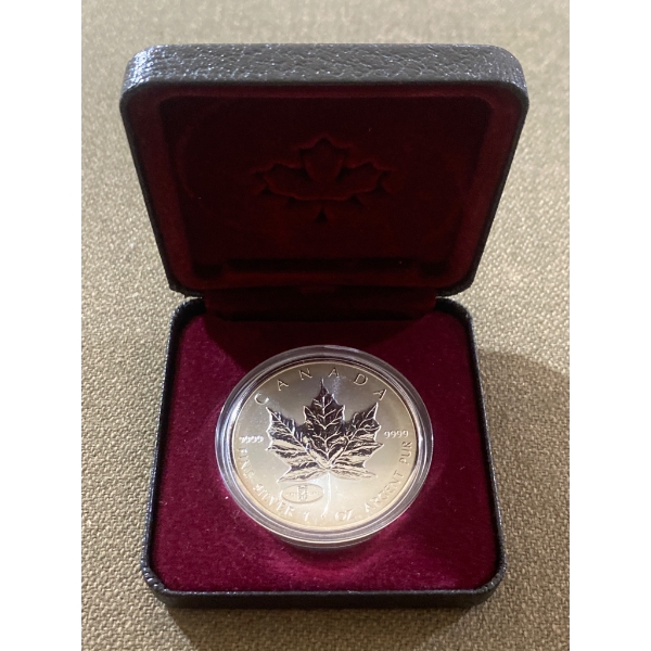 1998 Canadian Silver Maple Leaf 1 oz Coin in Display Case