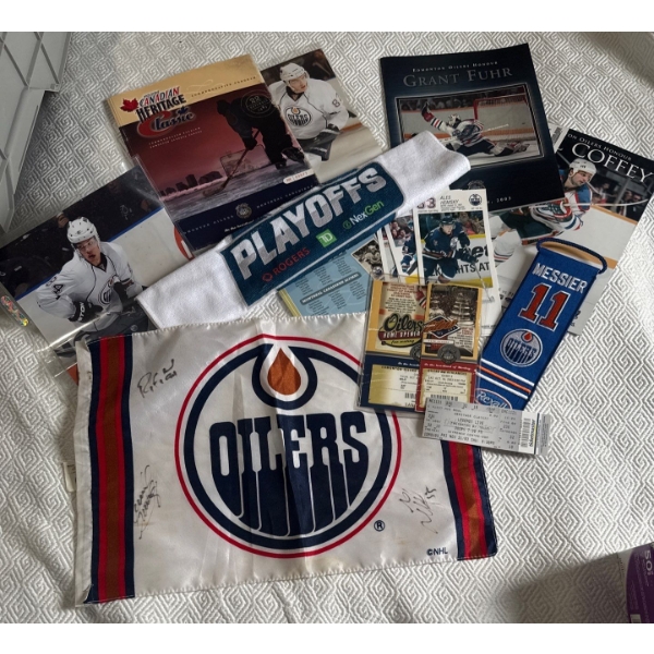 Edmonton Oilers Signed Mini Flag & Heritage Hockey Collectibles  Messier Pin-Up +++
