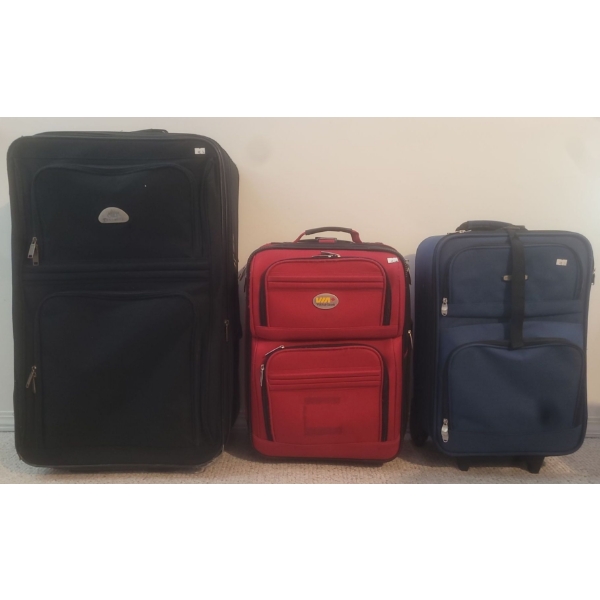 Large Luggage on Rollers w/ Two Small Cases on Wheels  Everlit, VIA Rail Canada, Protege Brands