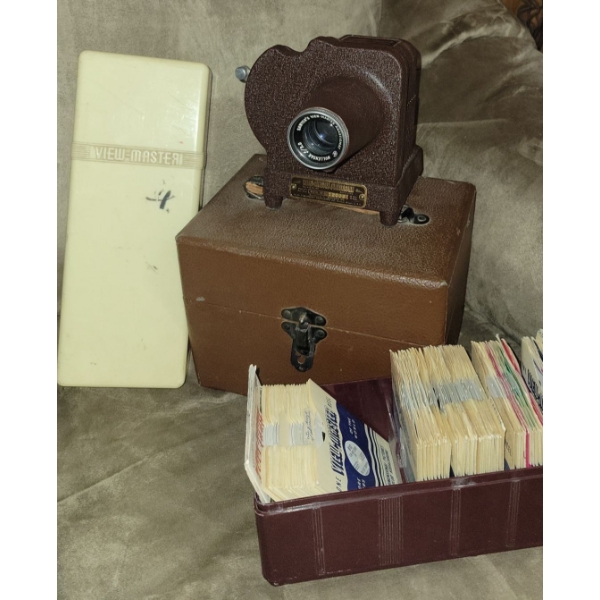 Vintage View Master S1 Projector w/ Carrying Case & Collection Of View Master Reels 