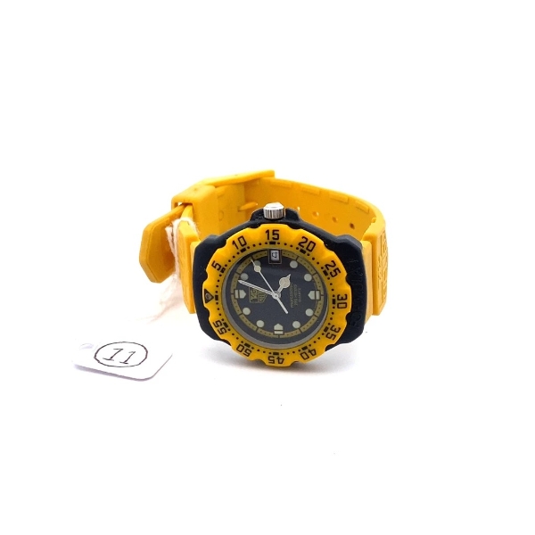 Tag Heuer Professional Divers 200 Meters Black and Yellow Swiss Made
