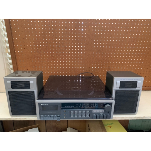 Vintage Curtis Record/Cassette player with built on equalizer with speakers 