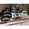 Image 1 : CCM Hockey Skates 44K 9.5 With Set Of Hockey Gloves And Stick 