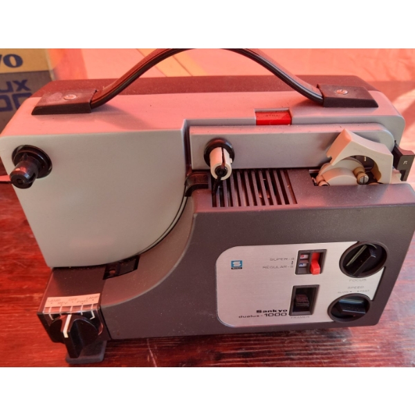 Sankyo Dualux 1000 Slide Projector