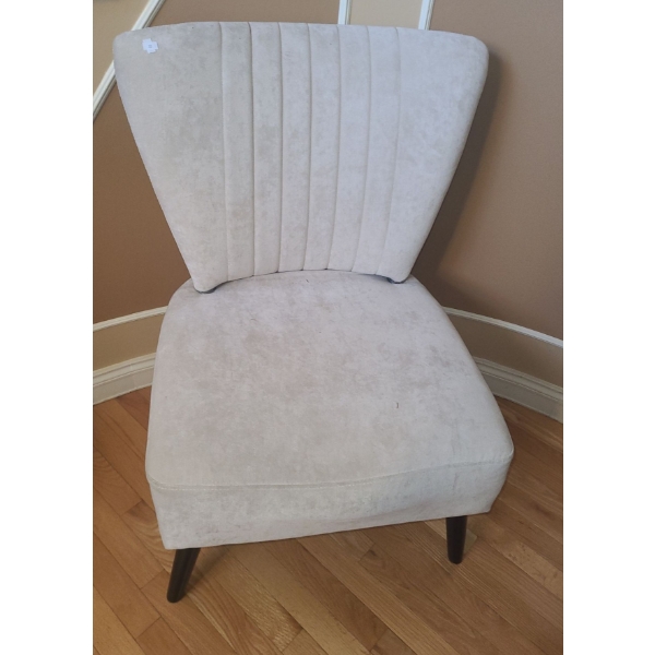 Accent Chair w/ Neutral Fabric 23 W, 21 D, 34 T 