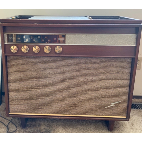 Sylvania Record Player Turn Table AM/FM Radio 32x16x30