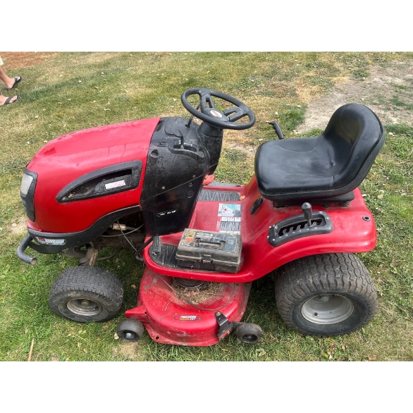  craftsman lawnmower, 23 hp Briggs & Stratton engine in working condition tested
With winter chains