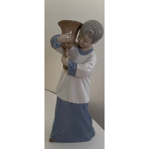 LLADRO Porcelain Choir Boy Figure - 8T 