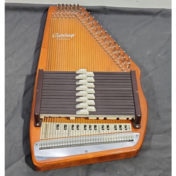 Oscar Schmidt 15-chord Autoharp