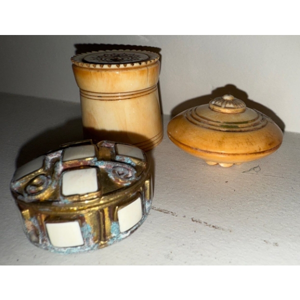 Ivory Snuff Bottle Mother Of Pearl Pill Keep & More 2.5T