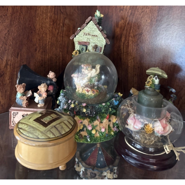 Vintage Music Box Collection w/ Decorative Snow Globes 8T