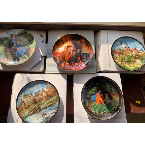 Decorative Plates Collection 