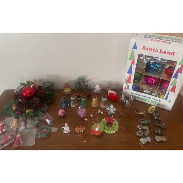 Vintage Holiday Tree Ornaments & Decorations - Collectible Tree Trinkets