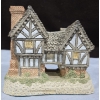 Image 4 : Hand Carving 'Tudor Manor House' By David Winter 