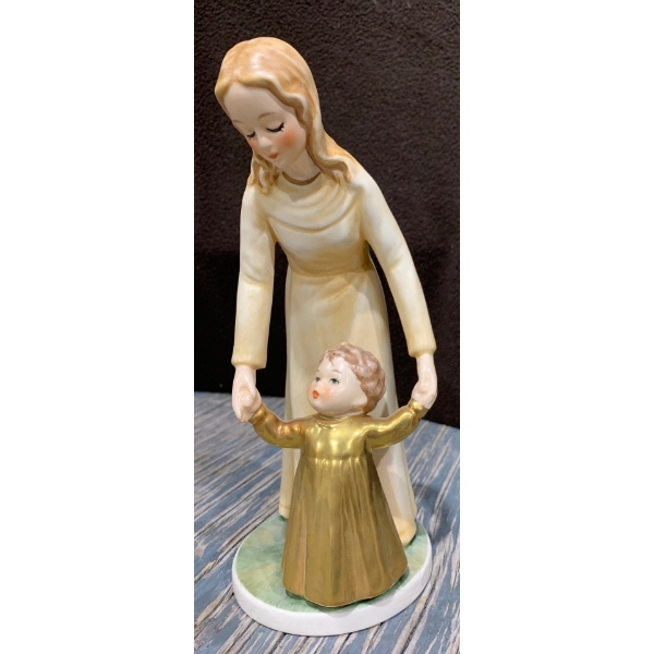 Goebel Hummel Mother Child 8T