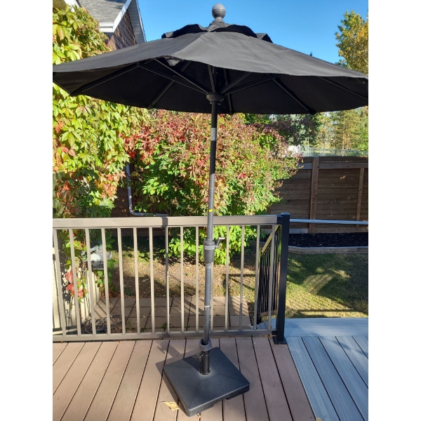 Free standing patio umbrella 82T
